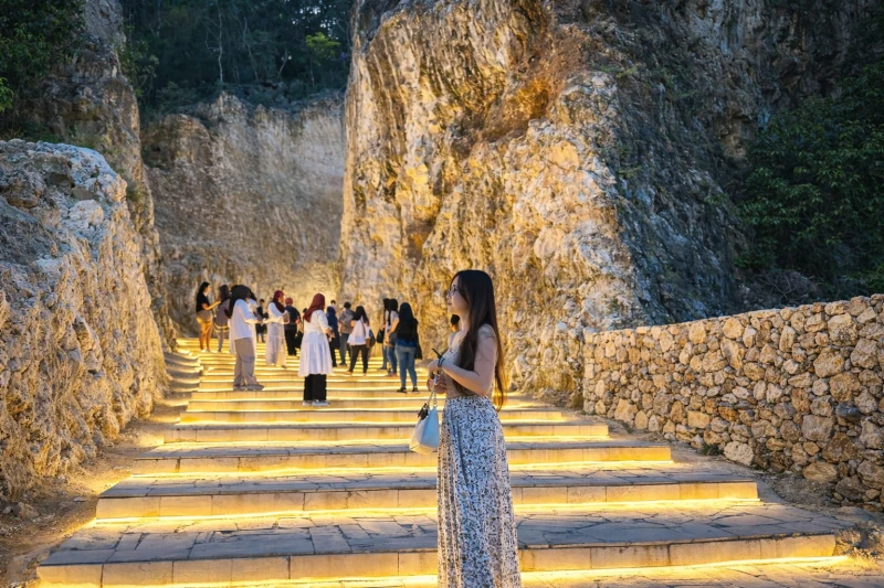 trip-pantai-viral-jogja-on-the-rock-puncak-segoro-obelix